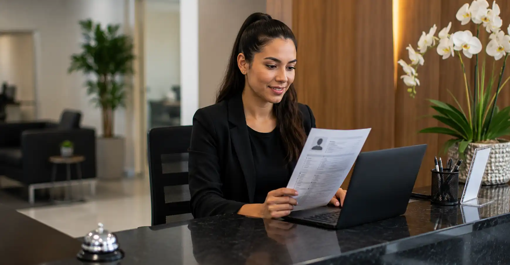 Currículo para Recepcionista: Como Fazer um Modelo Profissional